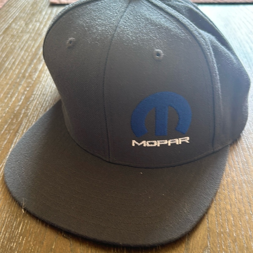 Men’s MOPAR snapback, new w/o tags/stickers